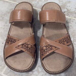 Brioso Jemm slip-on wedge sandals Women’s In Brown Color (Size 9.5).